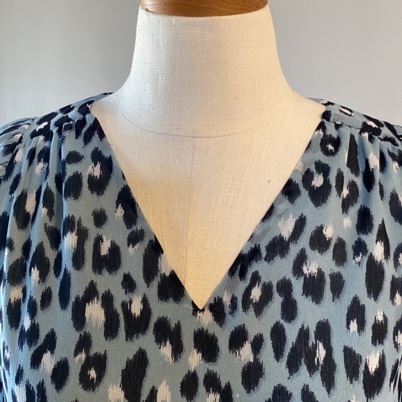 Loft Petites animal print v-neck long sleeve dress size XSP - Picture 3 of 11